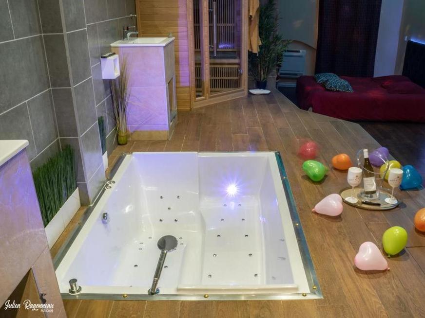 Chambre Avec Spa By Jordans Collection Dijon Ruang foto
