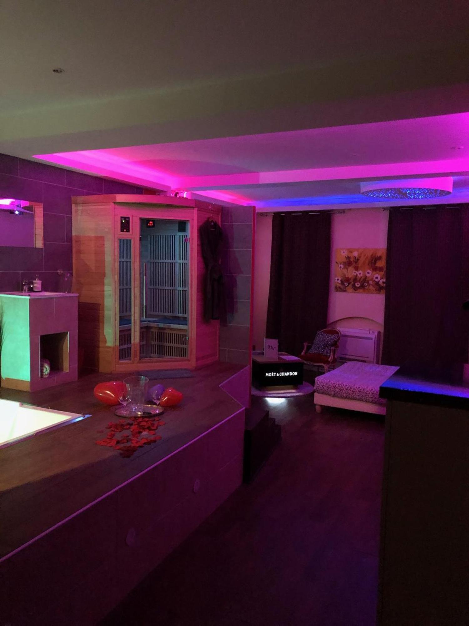 Chambre Avec Spa By Jordans Collection Dijon Ruang foto